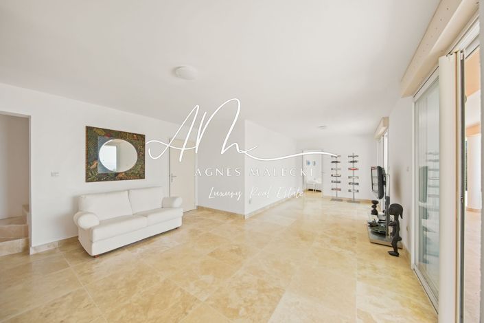 Image No.19-3 Bed House for sale