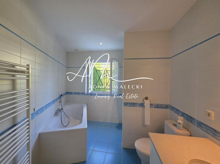 Image No.10-7 Bed House for sale