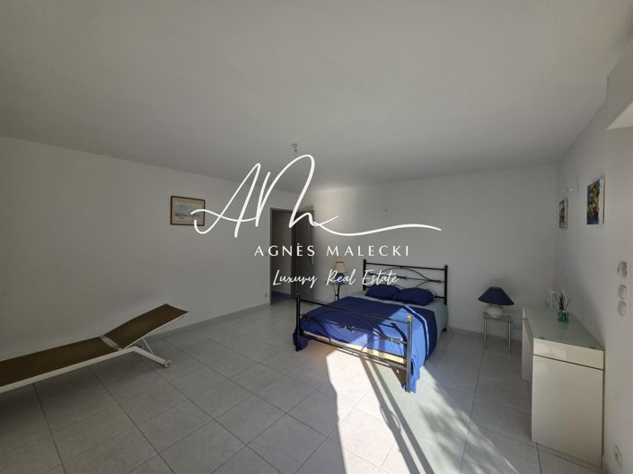 Image No.21-7 Bed House for sale