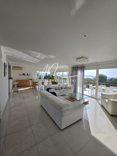 Image No.6-7 Bed House for sale