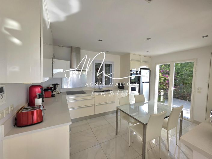 Image No.7-7 Bed House for sale