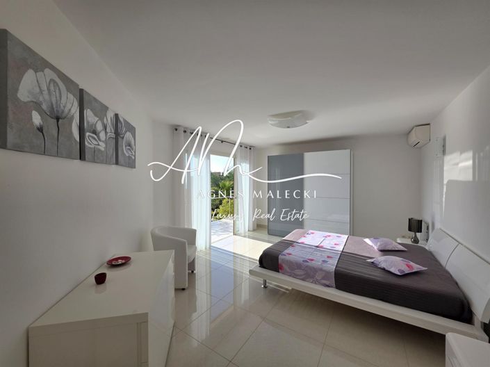 Image No.9-7 Bed House for sale