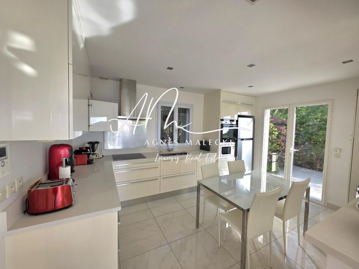 Image No.9-7 Bed House for sale