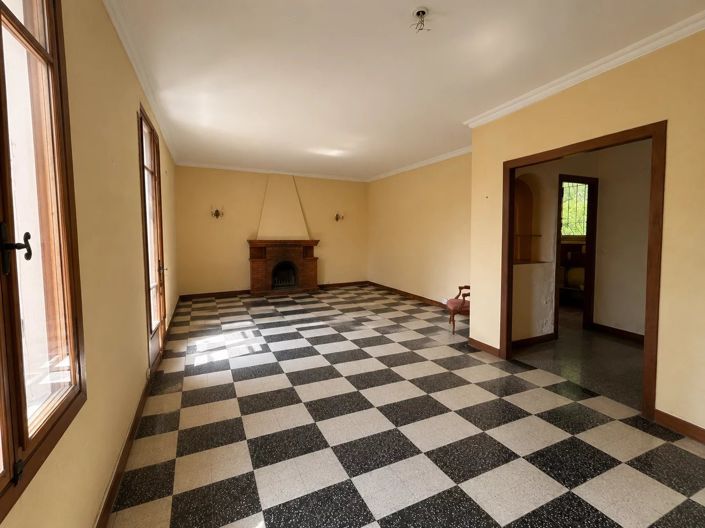 Image No.4-5 Bed House for sale