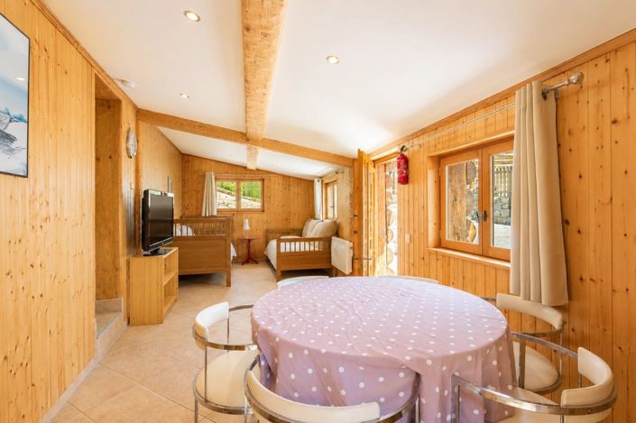 Image No.14-10 Bed House for sale