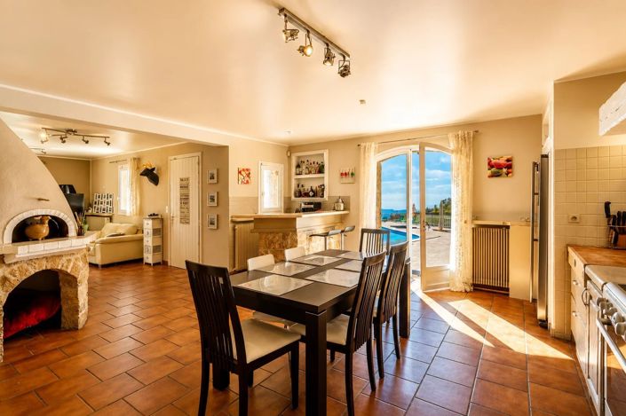 Image No.19-10 Bed House for sale