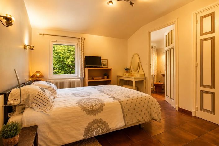 Image No.23-10 Bed House for sale