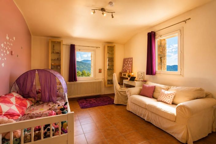 Image No.36-10 Bed House for sale
