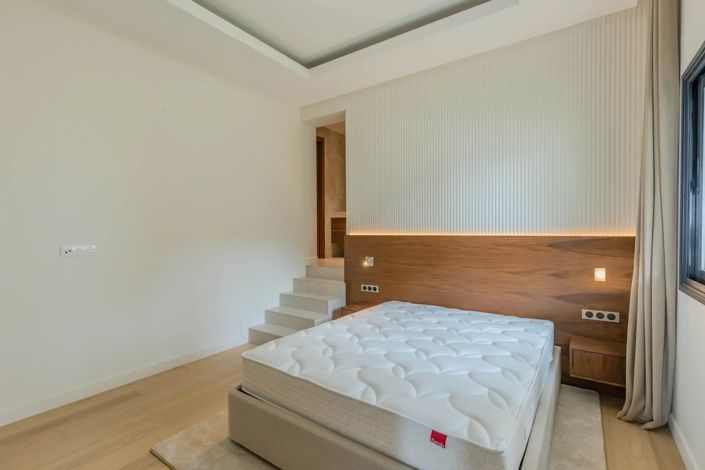 Image No.22-5 Bed House for sale