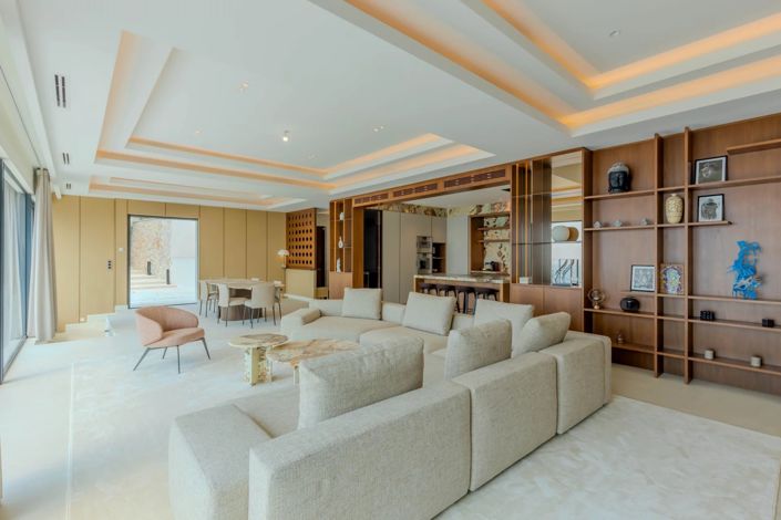 Image No.7-5 Bed House for sale