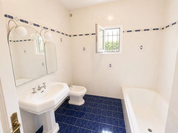 Image No.22-5 Bed House for sale