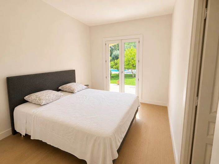 Image No.24-5 Bed House for sale