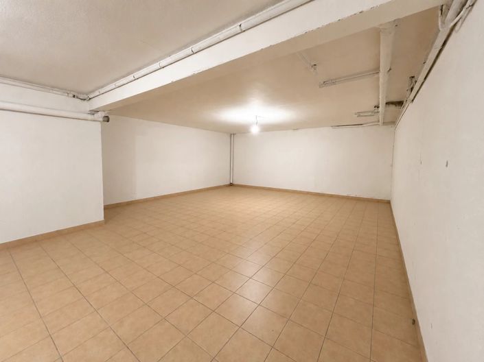 Image No.30-5 Bed House for sale
