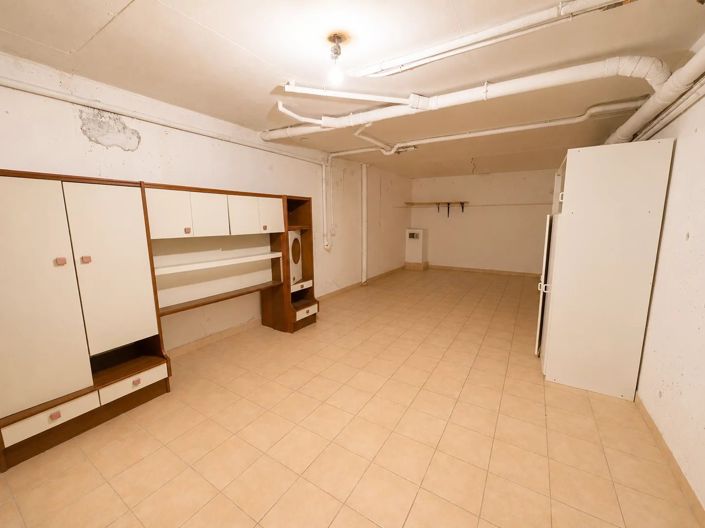 Image No.33-5 Bed House for sale