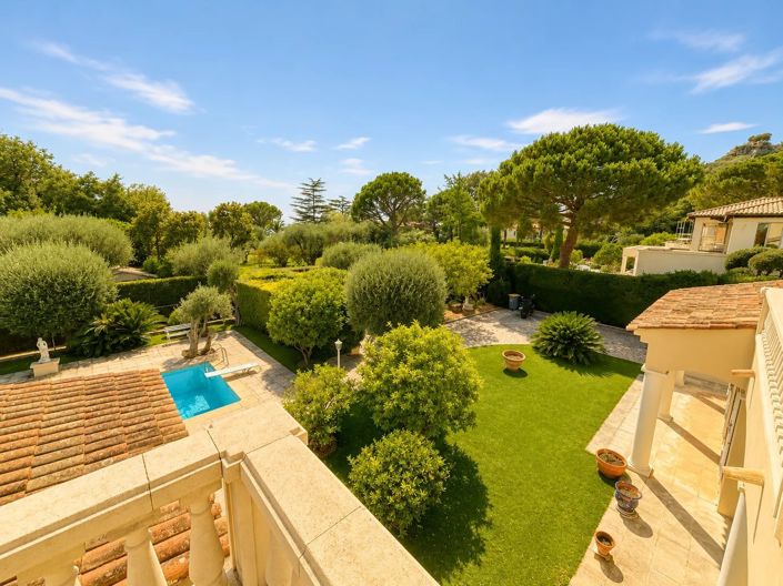 Image No.8-5 Bed House for sale