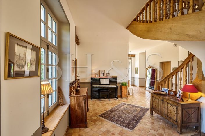 Image No.6-6 Bed Property for sale