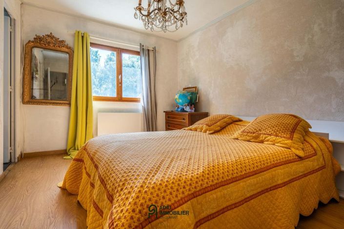 Image No.8-5 Bed House for sale