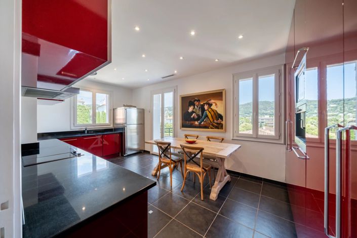 Image No.10-4 Bed Apartment for sale