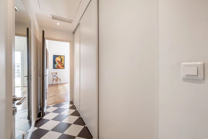 Image No.20-4 Bed Apartment for sale