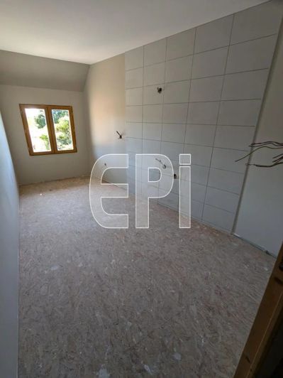 Image No.15-7 Bed House for sale