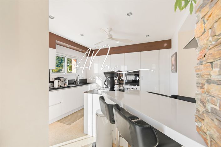 Image No.8-4 Bed House for sale