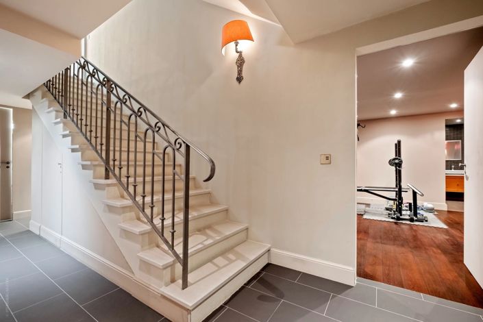 Image No.32-6 Bed House for sale