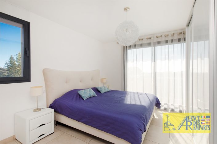 Image No.14-4 Bed House for sale