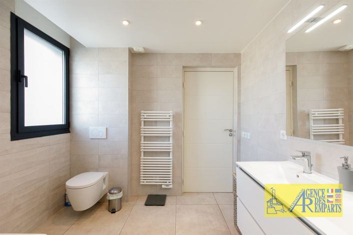 Image No.17-4 Bed House for sale