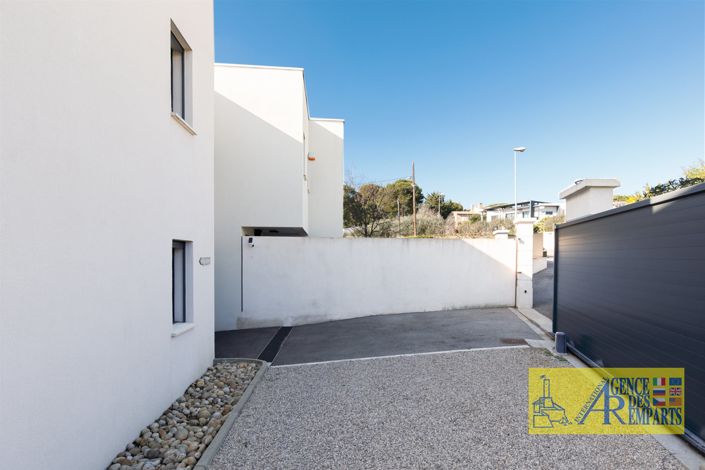 Image No.19-4 Bed House for sale