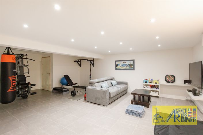 Image No.20-4 Bed House for sale