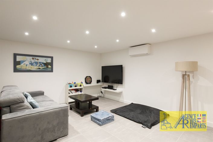 Image No.22-4 Bed House for sale