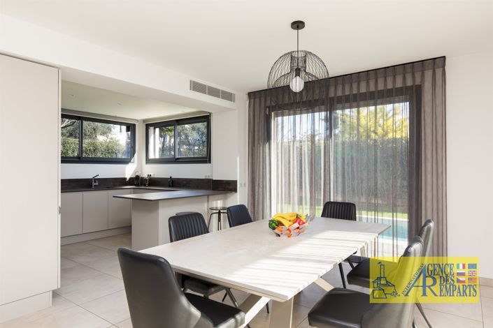 Image No.5-4 Bed House for sale