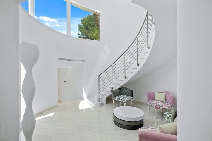 Image No.5-8 Bed House for sale