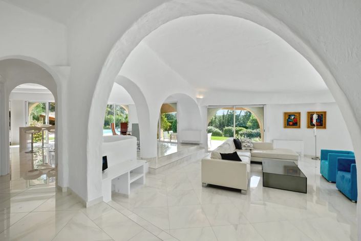 Image No.6-8 Bed House for sale