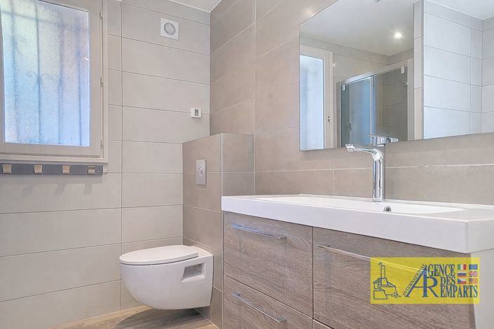 Image No.22-4 Bed House for sale