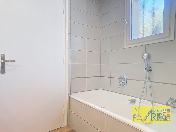 Image No.23-4 Bed House for sale