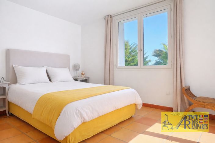 Image No.24-4 Bed House for sale