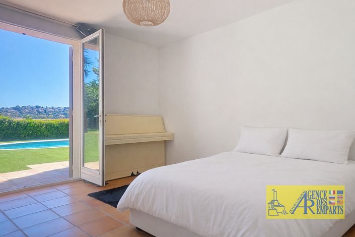 Image No.26-4 Bed House for sale