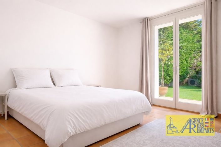 Image No.27-4 Bed House for sale