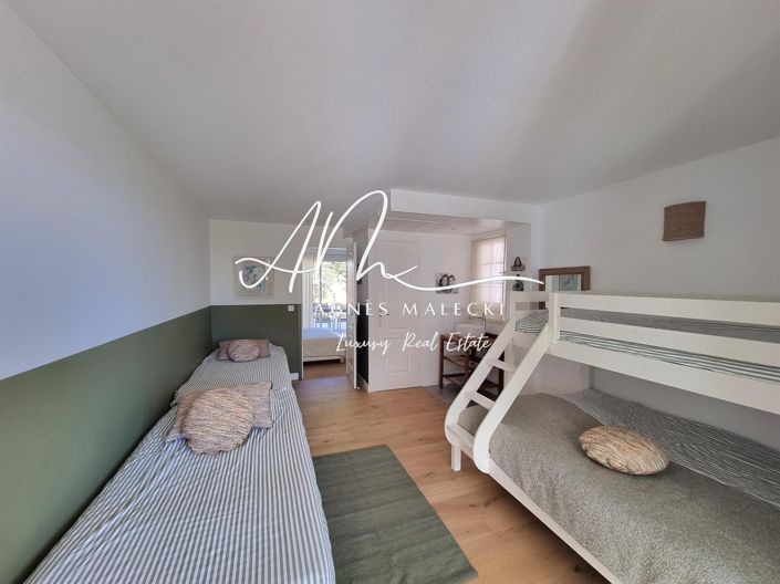 Image No.14-4 Bed House for sale