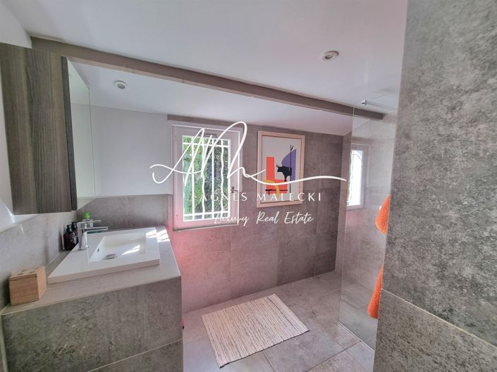 Image No.16-4 Bed House for sale