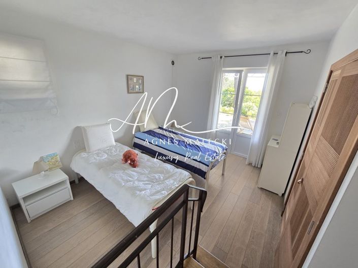 Image No.11-3 Bed House for sale