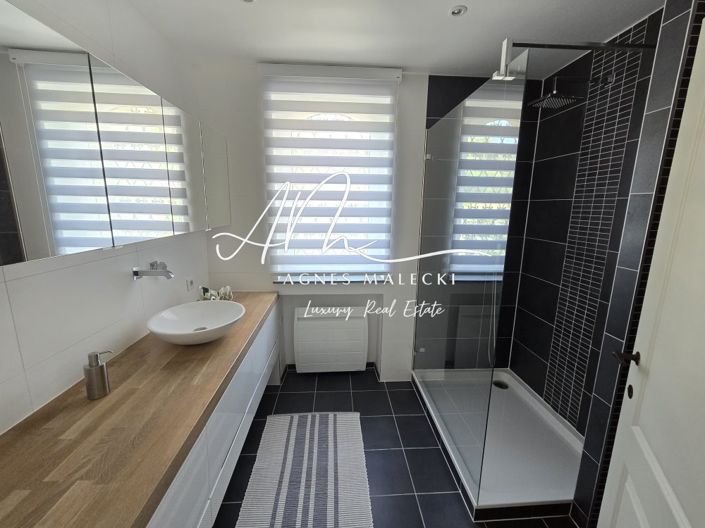 Image No.8-3 Bed House for sale