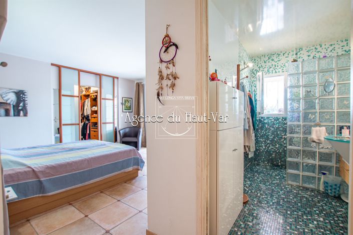 Image No.16-4 Bed House for sale