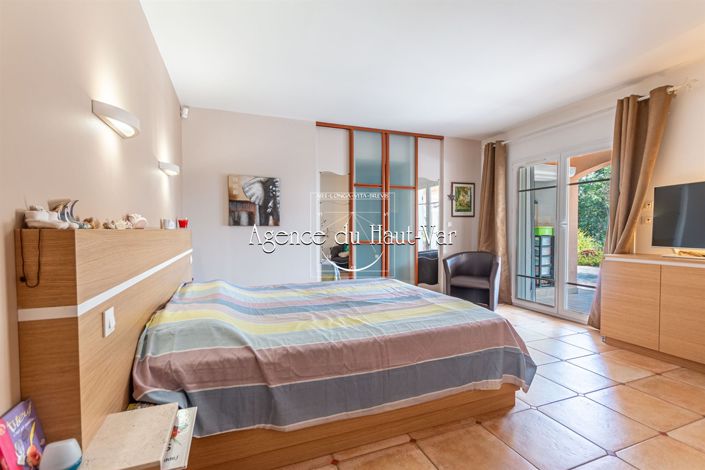 Image No.17-4 Bed House for sale