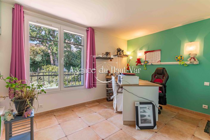 Image No.18-4 Bed House for sale
