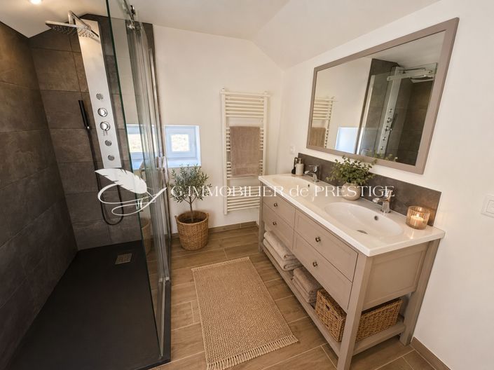 Image No.16-7 Bed House for sale