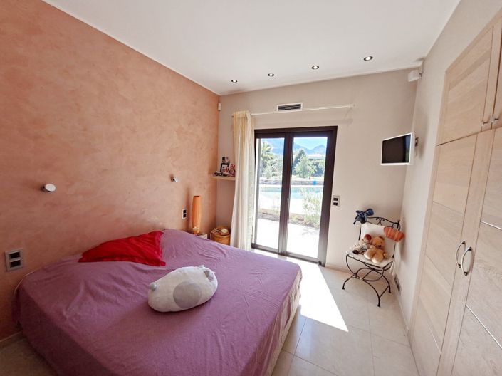 Image No.14-3 Bed House for sale