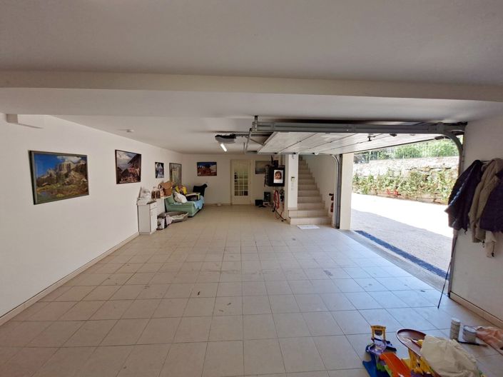 Image No.18-3 Bed House for sale