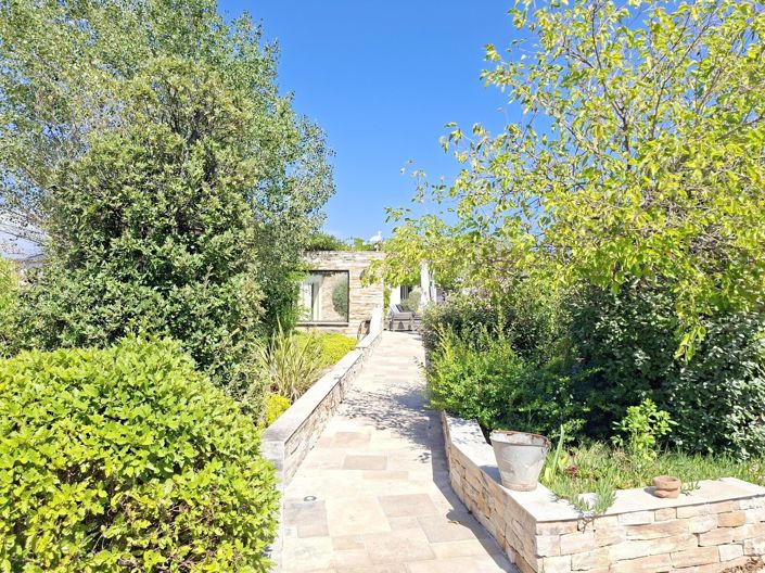 Image No.19-3 Bed House for sale